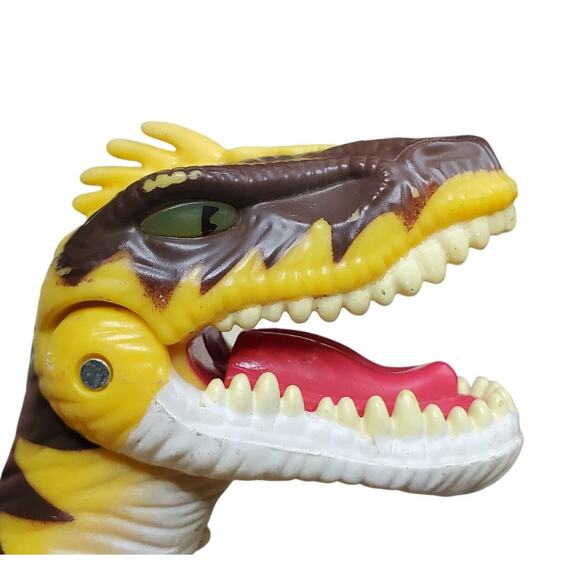 Hasbro Jurassic World JW 7" RAPTOR Electronic Lights & Sounds Yellow Dinosaur - Picture 2 of 9